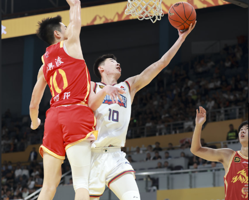 爱游戏-Karsa新星爆冷表现突出，加拿大队前途光明！引发球迷热议