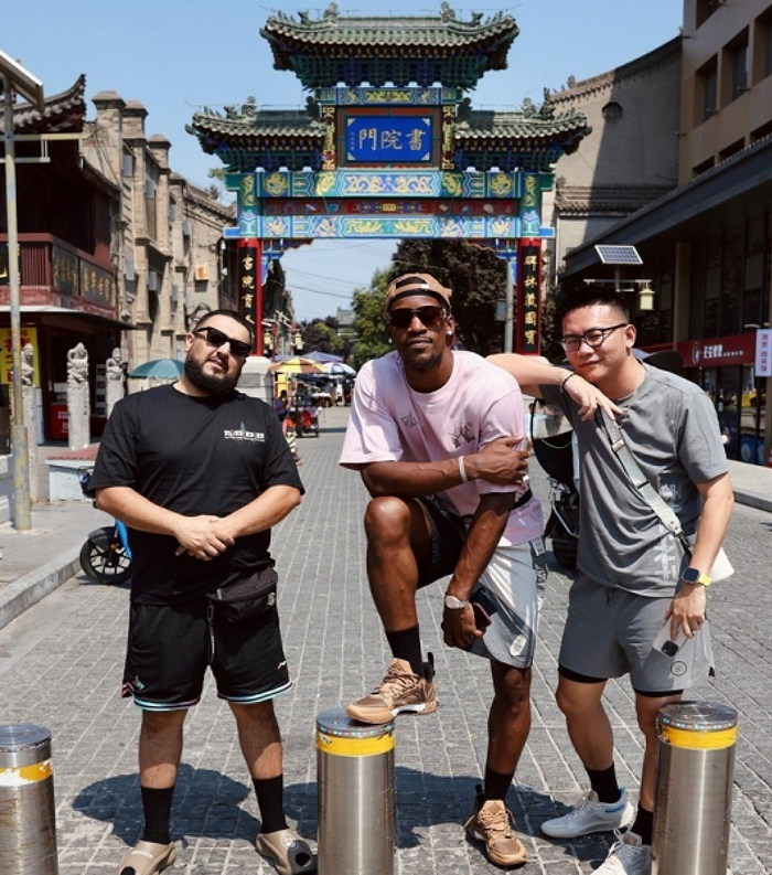 包含曼城训练开放日，赛后内部沟通引欢呼，国王杯在即，资深球员宣示担当的词条